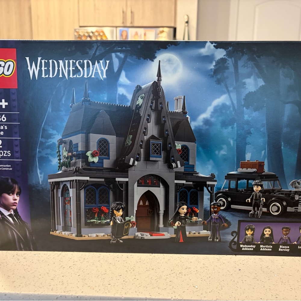 NIB LEGO Wednesday Morticia’s Cottage Set